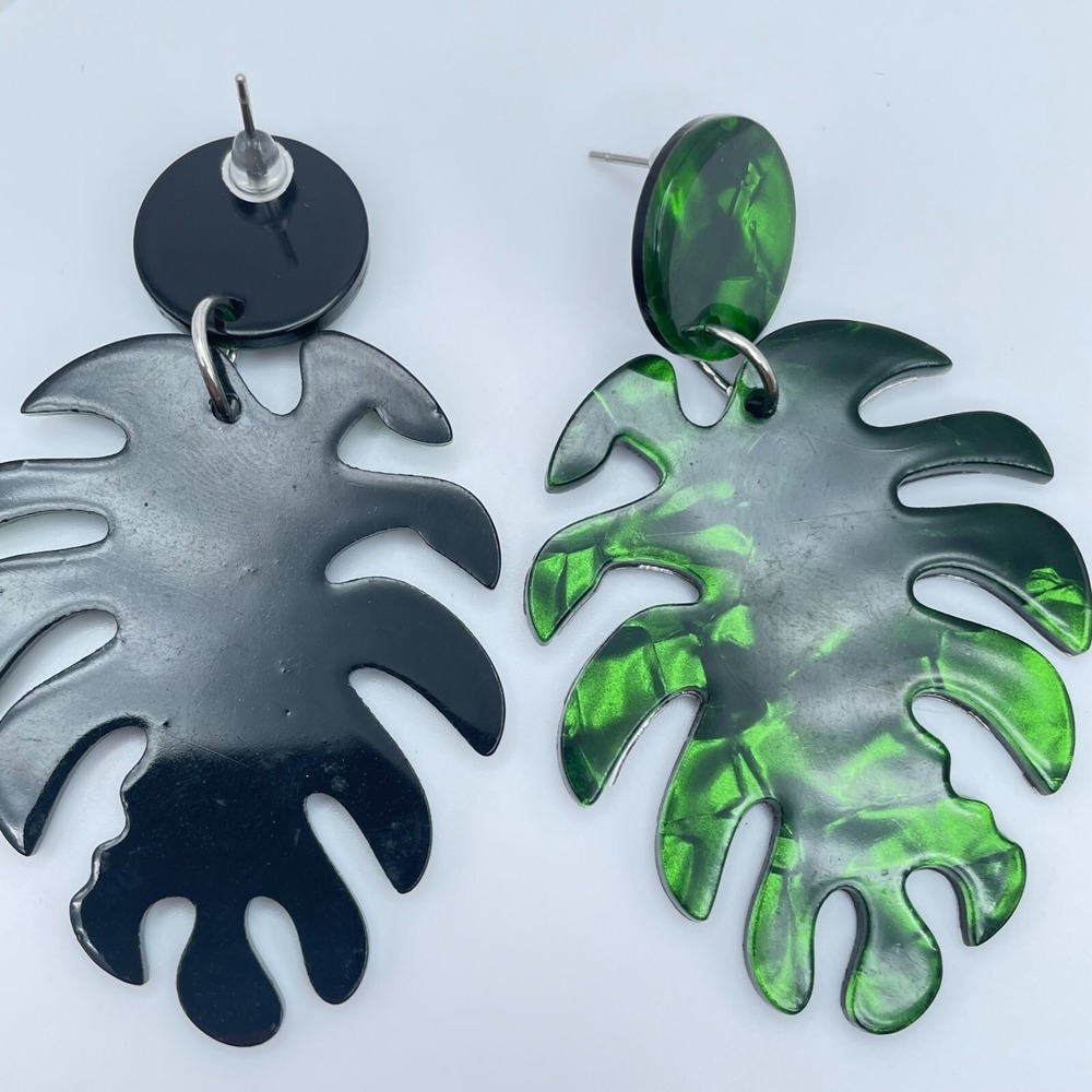 Vintage Y2K Green & Black Resin Monstera Leaf Dangle Earring Silver Tone Jewelry